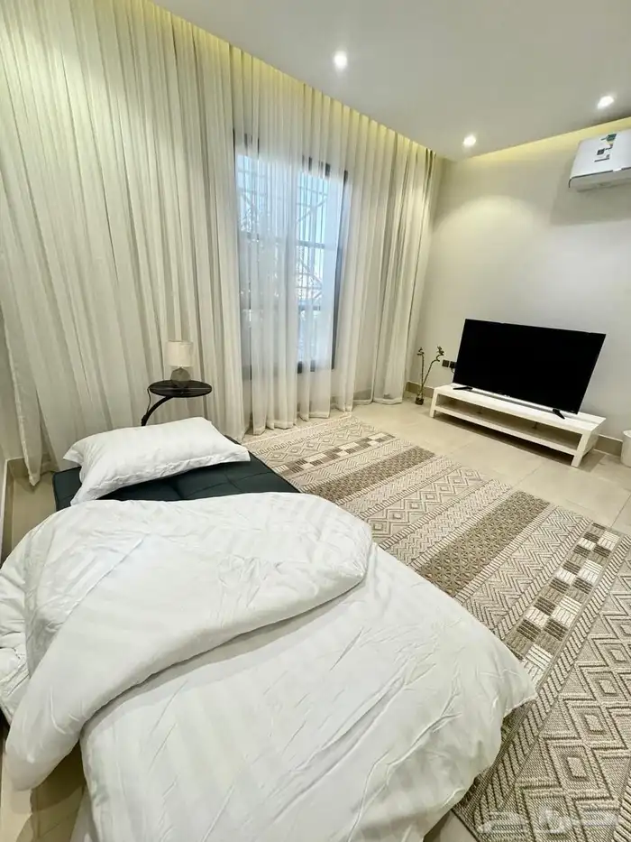 للبيع شقه استثماريه في النرجس 11