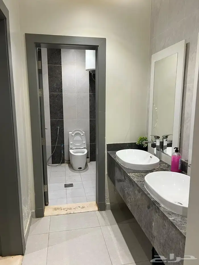 للايجار السنوي شاليه مودرن بحي الرمال 7