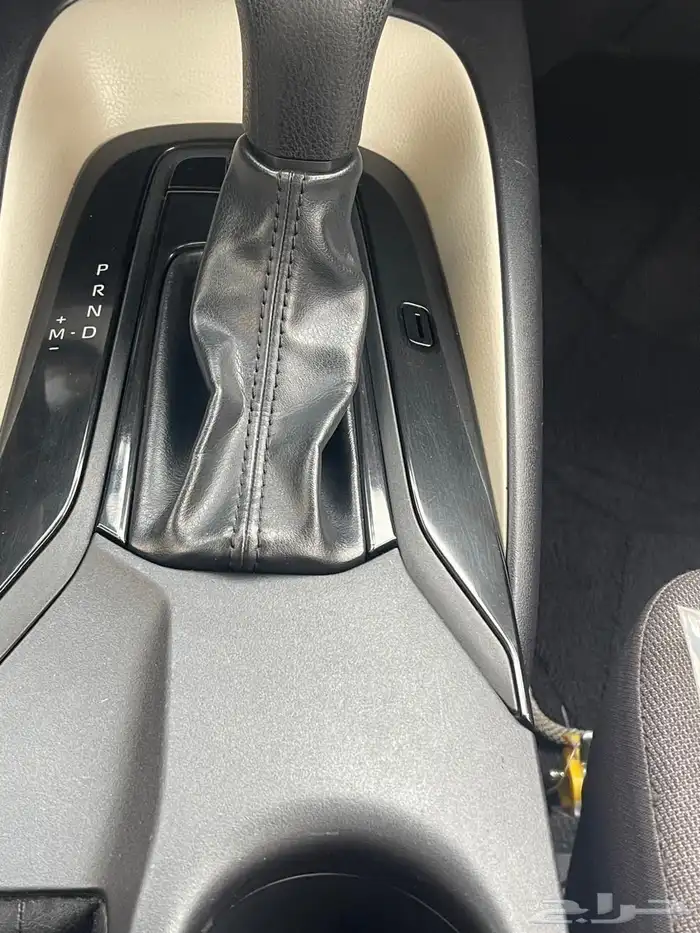 البيع كرولا مخزن بحالة الوكالة أربع سلندر 26