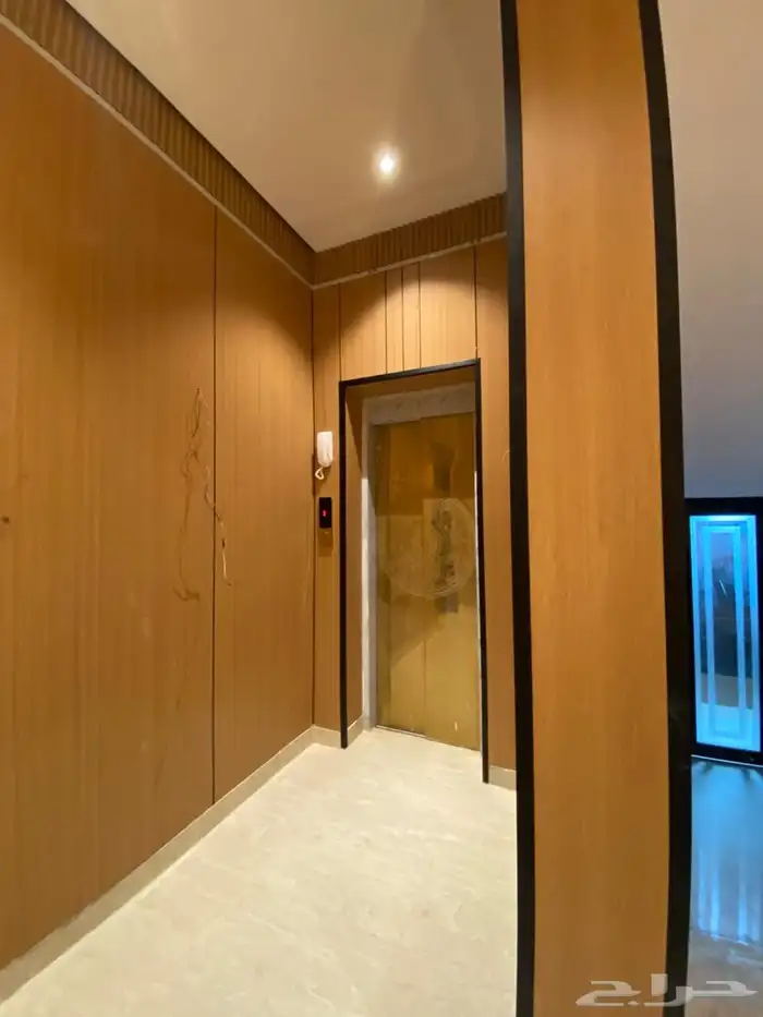 ادوار متكرره فاخرة للبيع بحي المطار 8