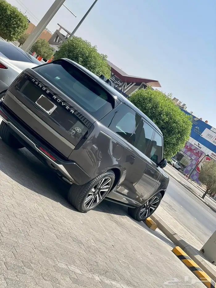 HSE 2023 سعودي ناغي رنج روفر 1