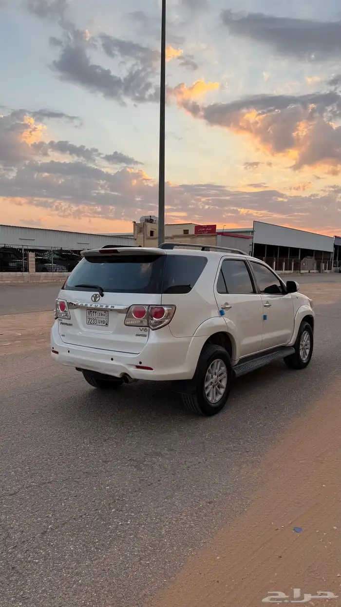 للبيع جيب فورتشنر 2013 1