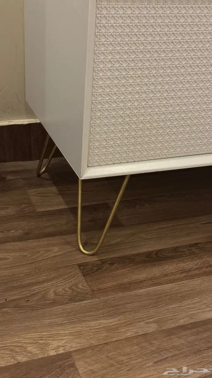 طاولة تلفزيون لون ابيض للبيع 3