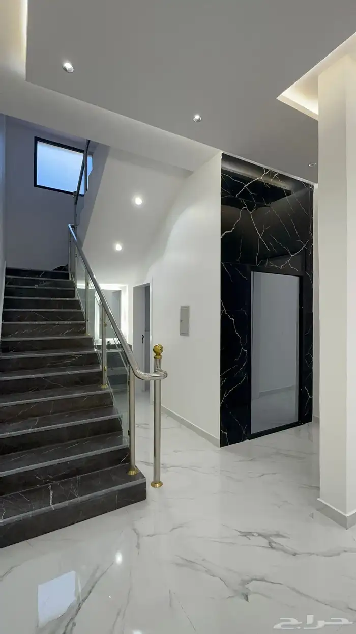 فيلا درج صاله وثلاث شقق 4