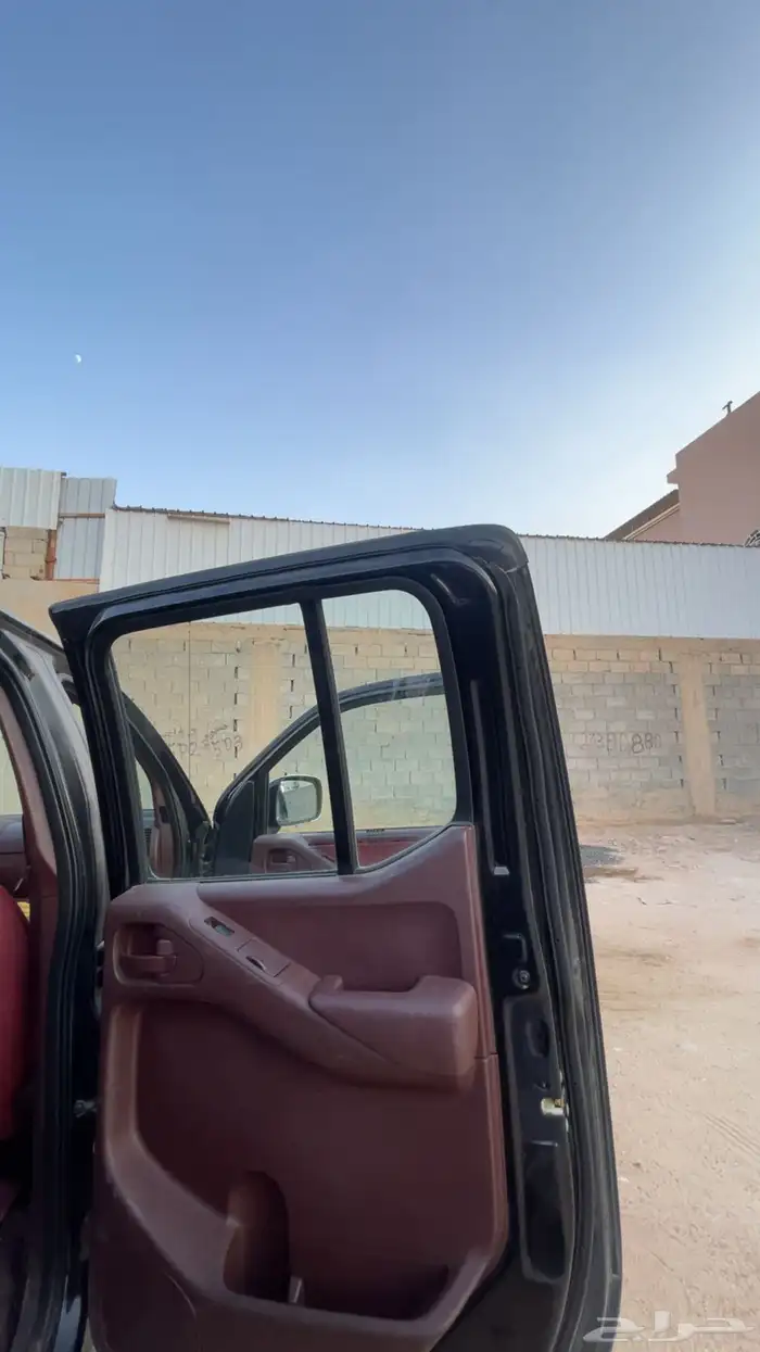 نيسان نافارا اللون اسود بدون دبل الممشى 181ألف 23