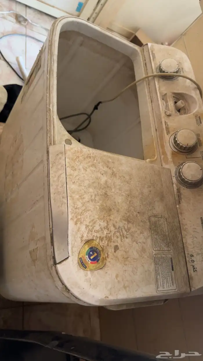 اللبيع اغراض محل زينة سيارات مع الرفرف وماطور الهواء 9