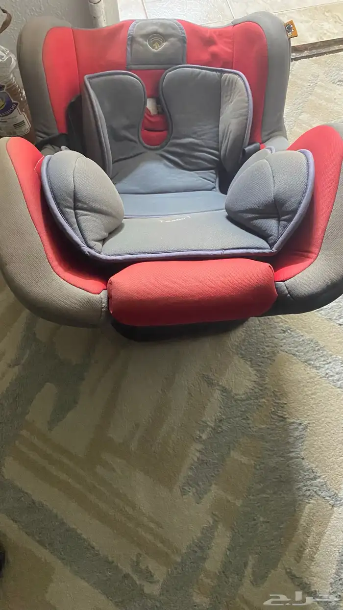 كرسي اطفال سياره شبه نظيف 1