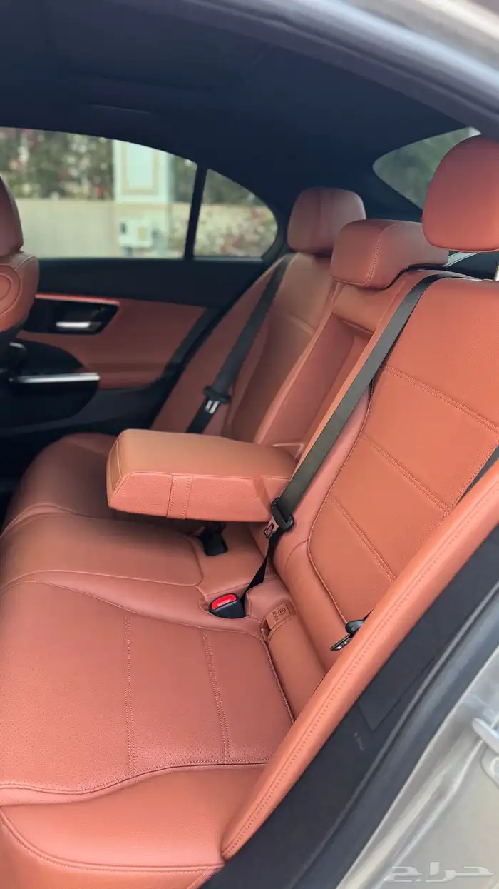 2024 مرسيدس C300 12