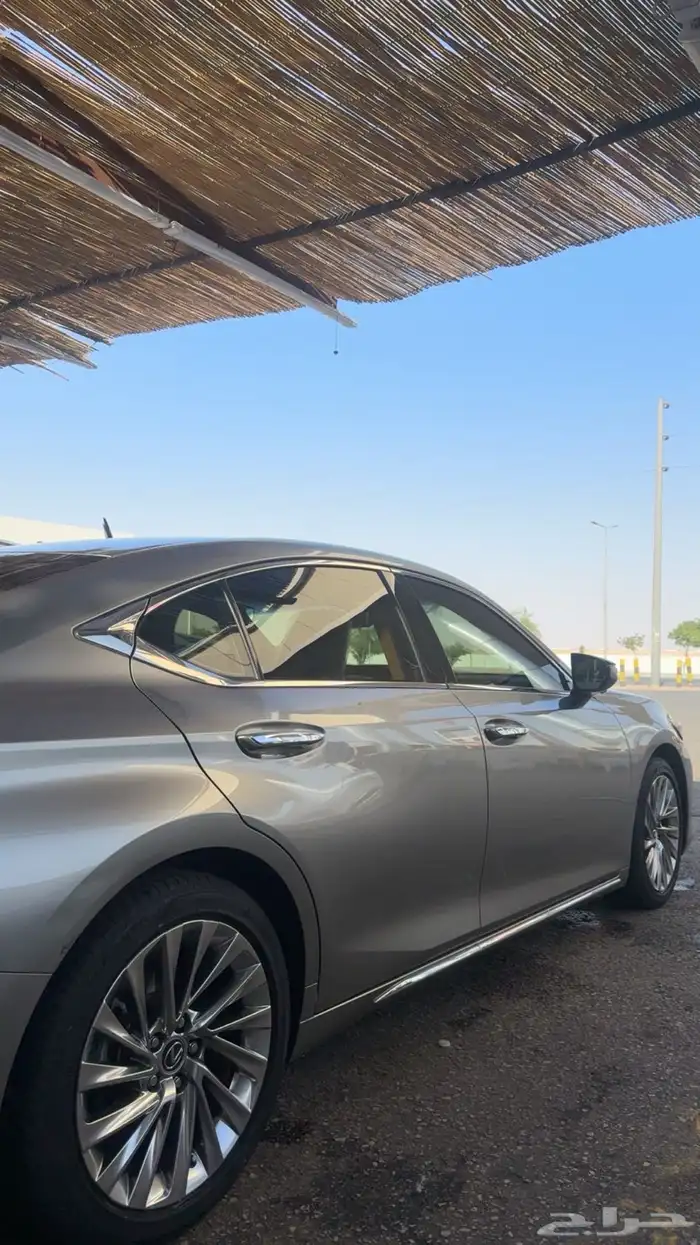 للبيع لكزس 2023 es350 1