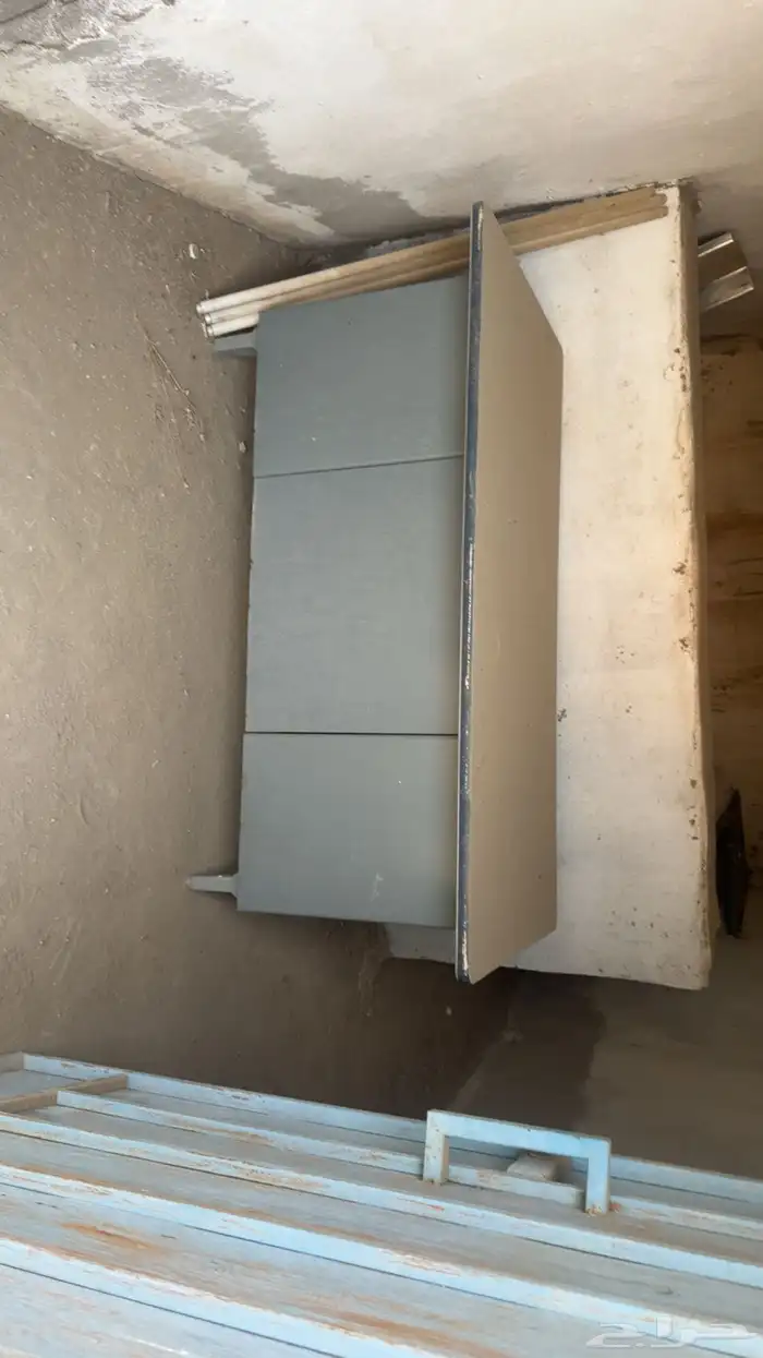للبيع ثلاجة وطاولة 4