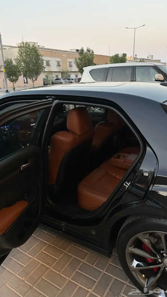 كرايزلر SRT ممشى قليل 2017 اسود 16