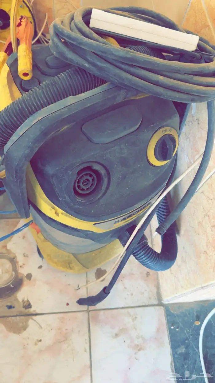 اللبيع اغراض محل زينة سيارات مع الرفرف وماطور الهواء 10