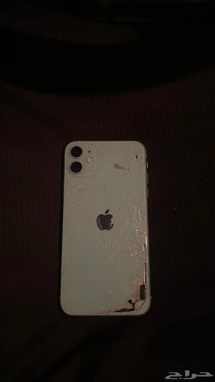 آيفون 11 128 قيقا نسبه البطاريه 73 الشاشه منكسره مافك 1