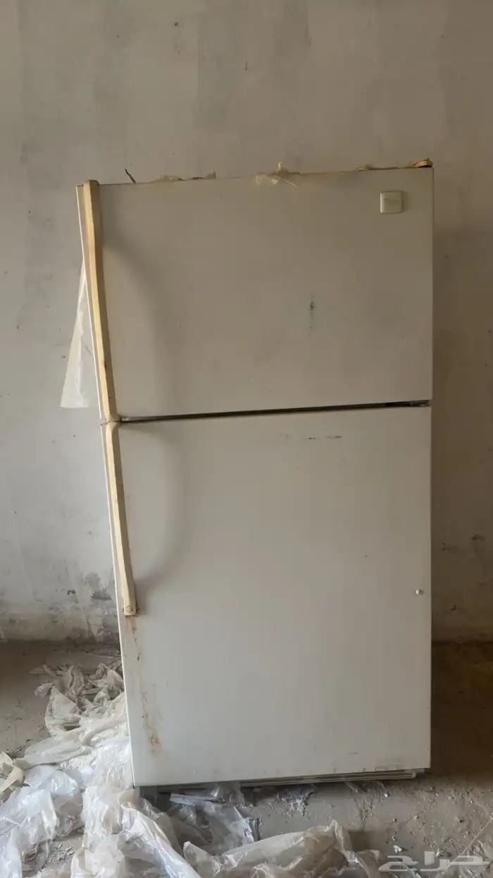 للبيع ثلاجة وطاولة 0