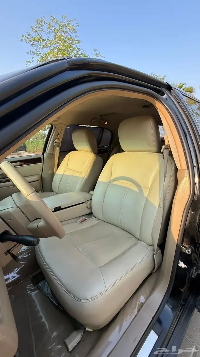 لنكولن تاون كار 2011 6