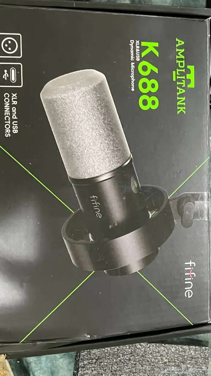 مايك K688 جديد كرتونه معه ومكسر F988 واستاند للمايك جديد 2