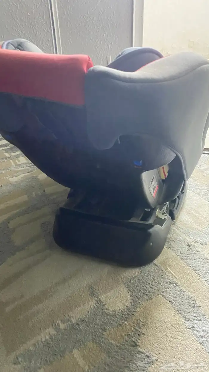 كرسي اطفال سياره شبه نظيف 2