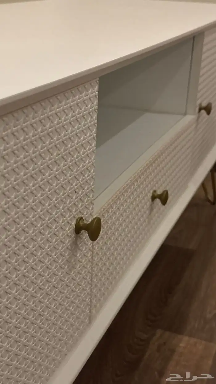 طاولة تلفزيون لون ابيض للبيع 2