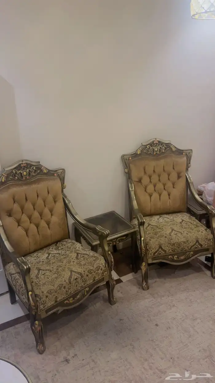 قطعتين كنب وطاوله 0