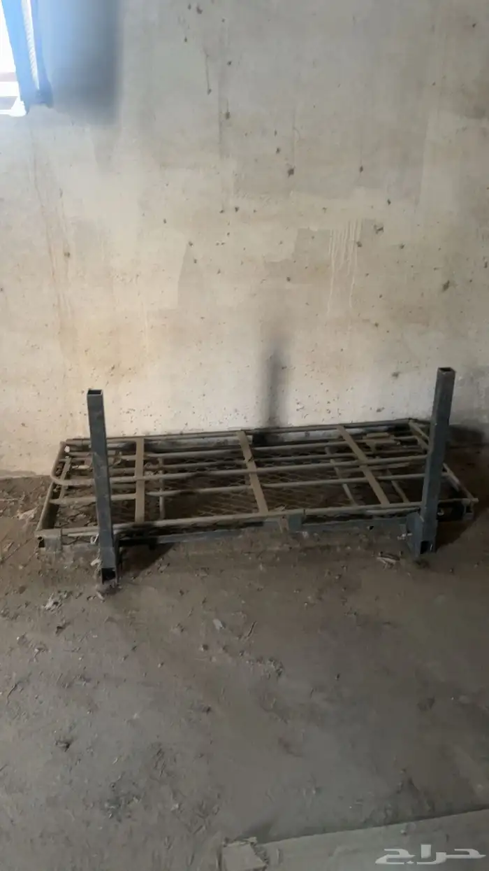 للبيع ثلاجة وطاولة 3