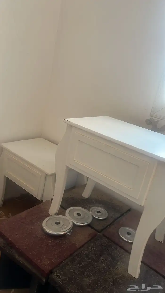 دولاب.3 متر.تسريحة بمرايه 6ادراج ..2 كومودينه.شوفنيره 3