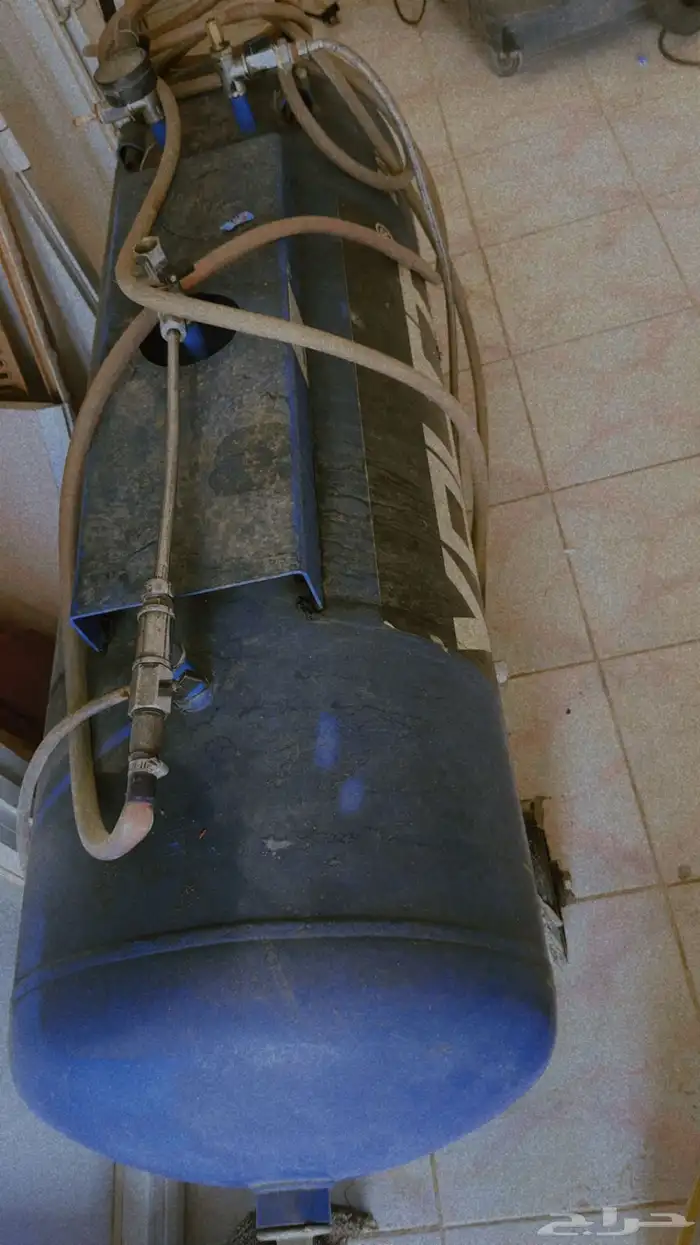 اللبيع اغراض محل زينة سيارات مع الرفرف وماطور الهواء 6