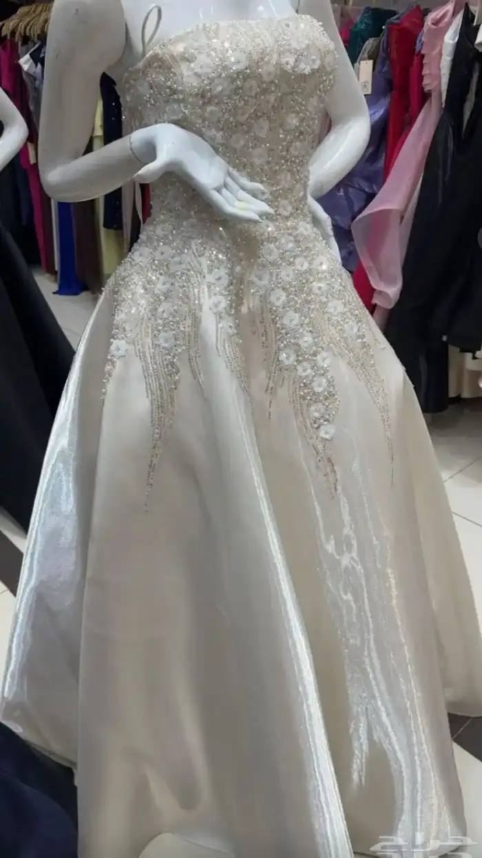 فستان ملكة جديد مع مسكة السعر 450 0