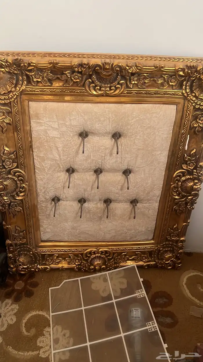 دولاب.3 متر.تسريحة بمرايه 6ادراج ..2 كومودينه.شوفنيره 6