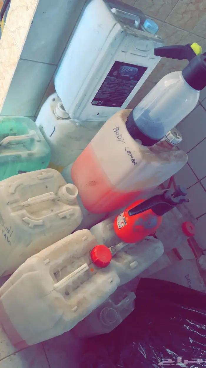 اللبيع اغراض محل زينة سيارات مع الرفرف وماطور الهواء 12