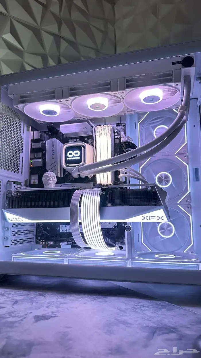 PC AMD 9070 XT OC Ryzen 7 9800X3D 1