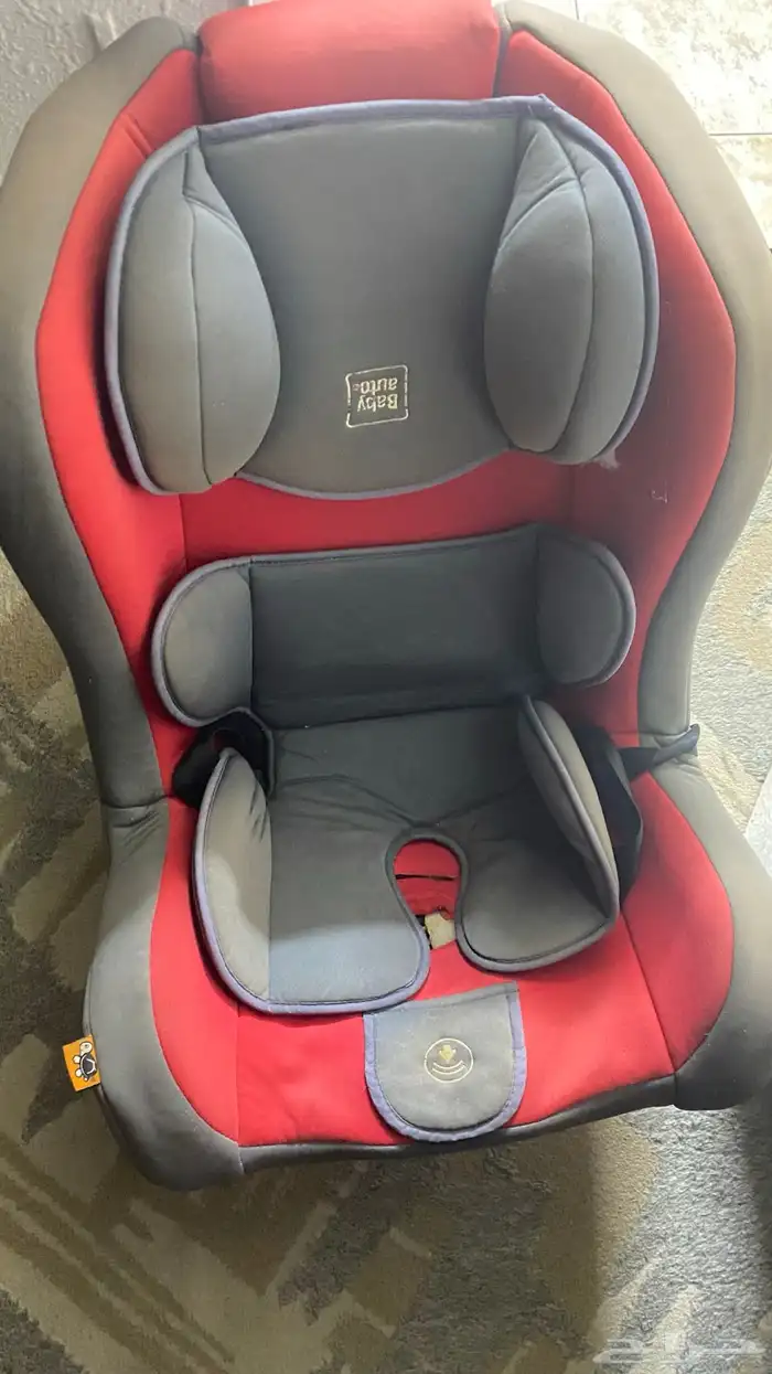 كرسي اطفال سياره شبه نظيف 0