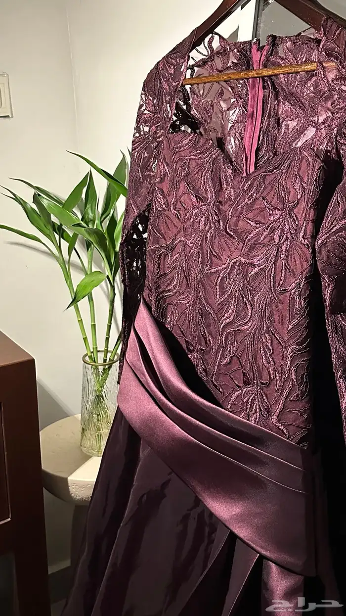 فستان سهرة لون عنابي غامق 1