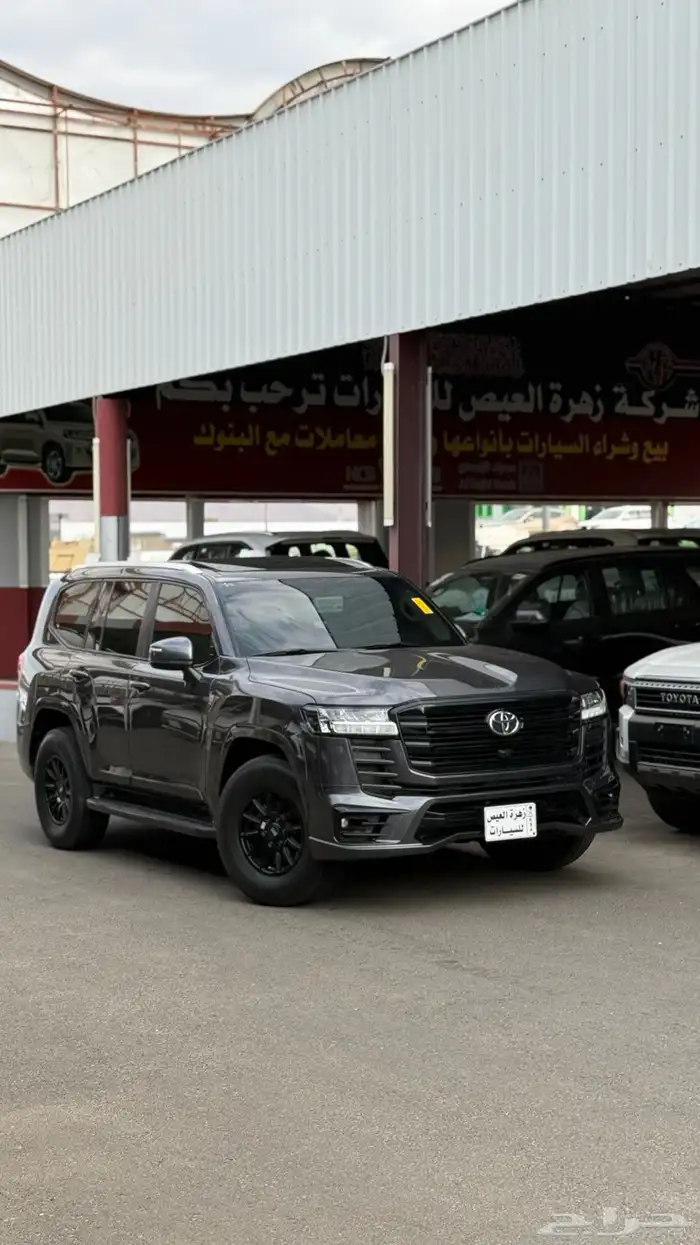 تويوتا لاندكروزر L4 موديل 2024 عداد 52 الف 0