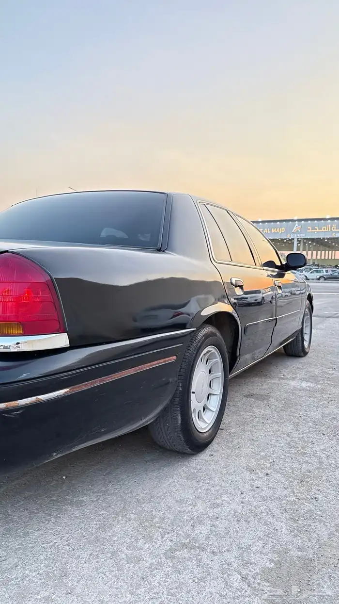 فورد فكتوريا 2002 18