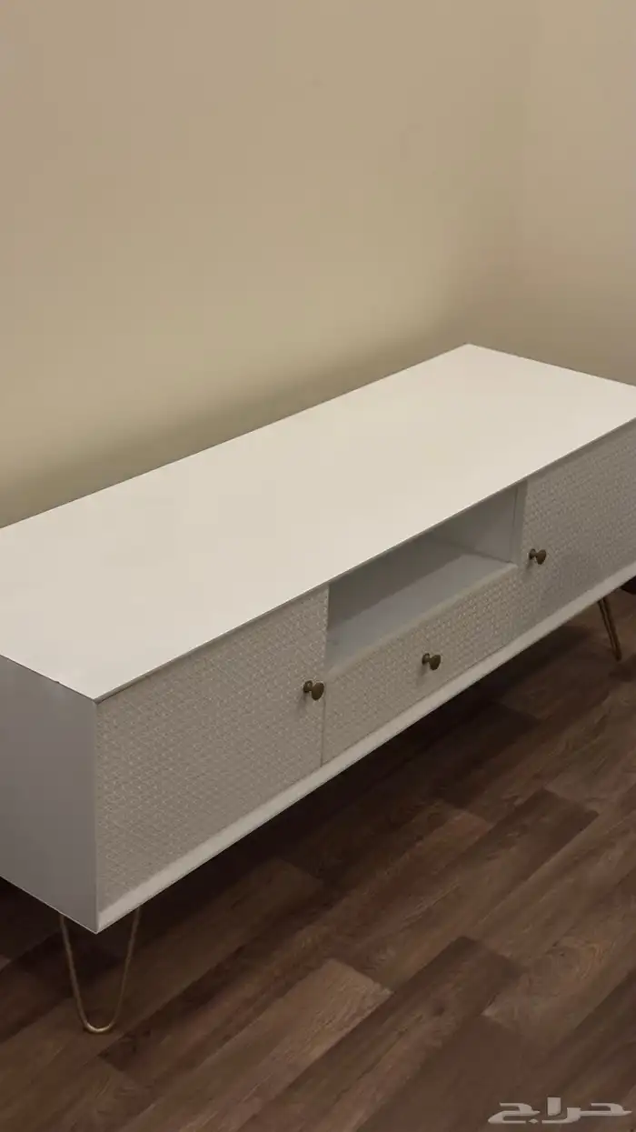 طاولة تلفزيون لون ابيض للبيع 0