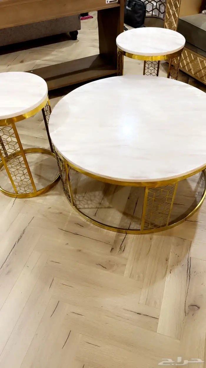 طقم طاولة دائرية مع طاولتين خدمة 2