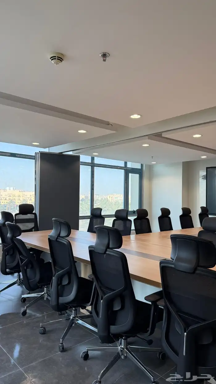 مكاتب مؤثثة للايجار ومواقف ومستودعات بالرياض 13