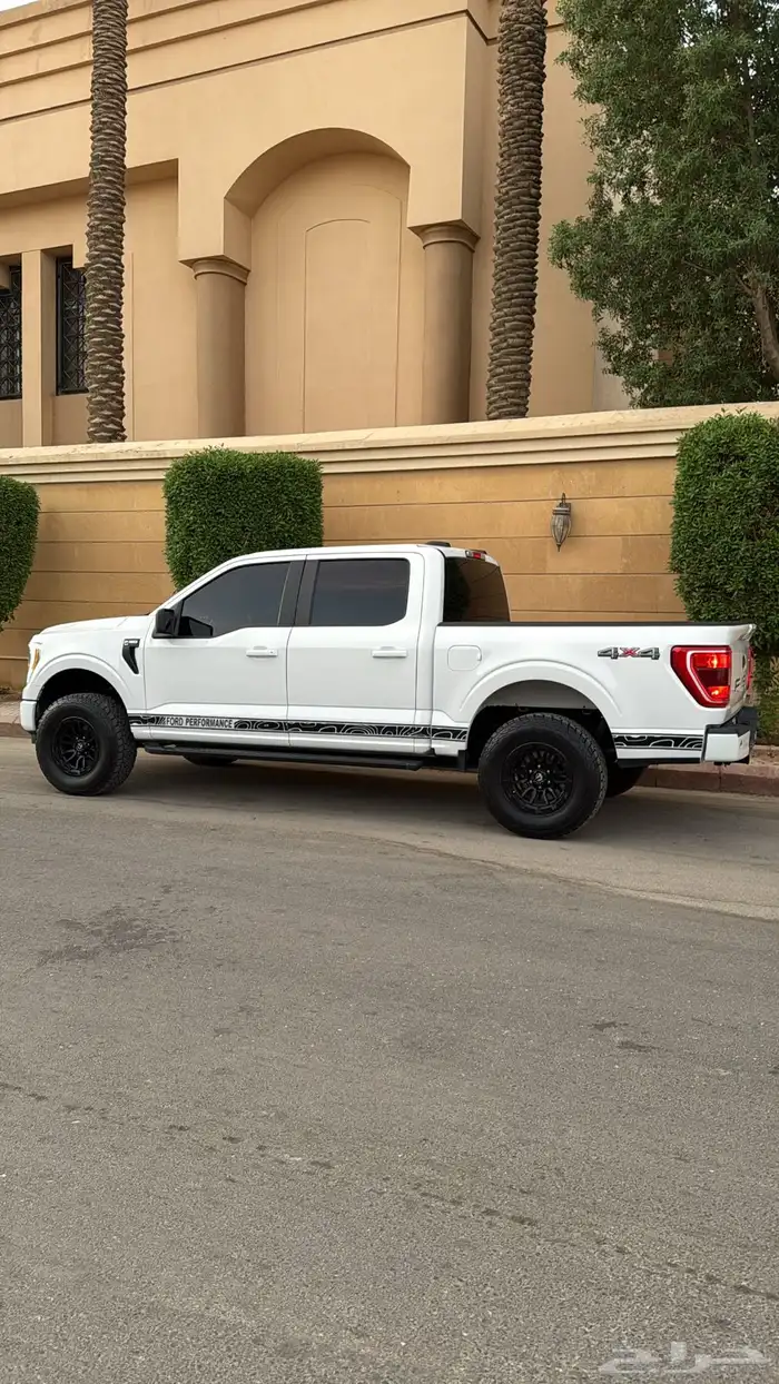 فورد F150 ابيض 8 سلندر 4