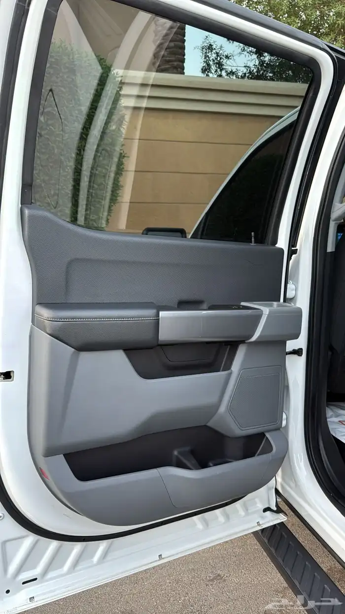 فورد F150 ابيض 8 سلندر 28