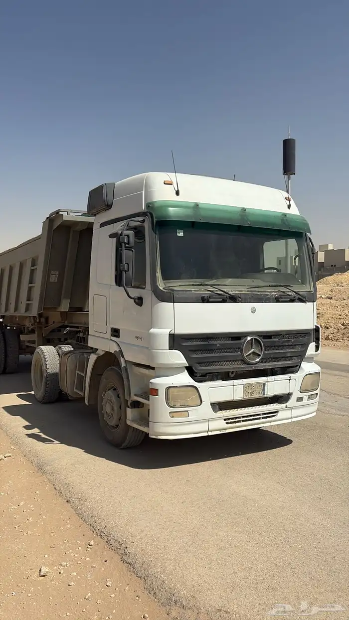 للبيع راس اكتروس 2006 نضيفه راس و وصندوق ومفراد البيع او 8