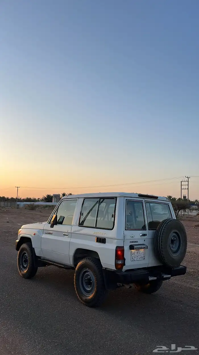 للبيع جيب ربع 2008 9