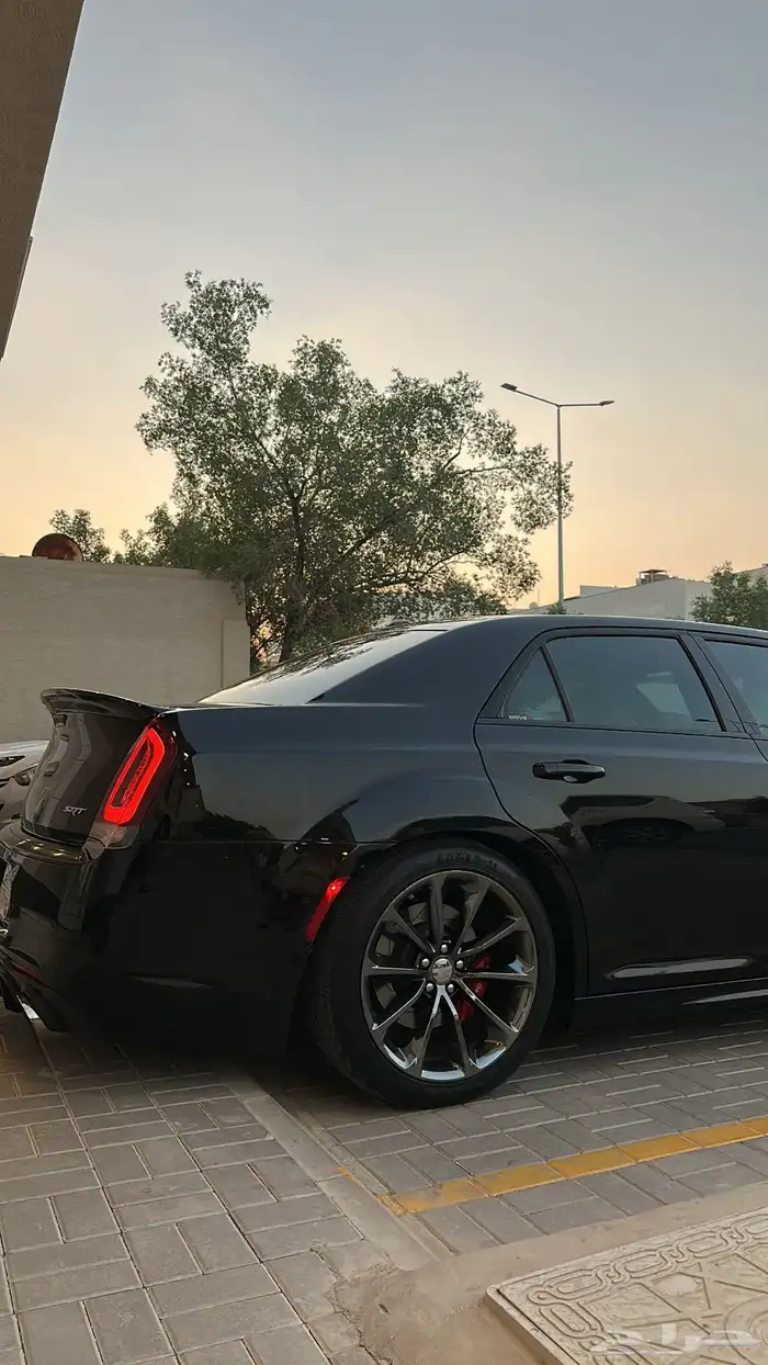 كرايزلر SRT ممشى قليل 2017 اسود 7