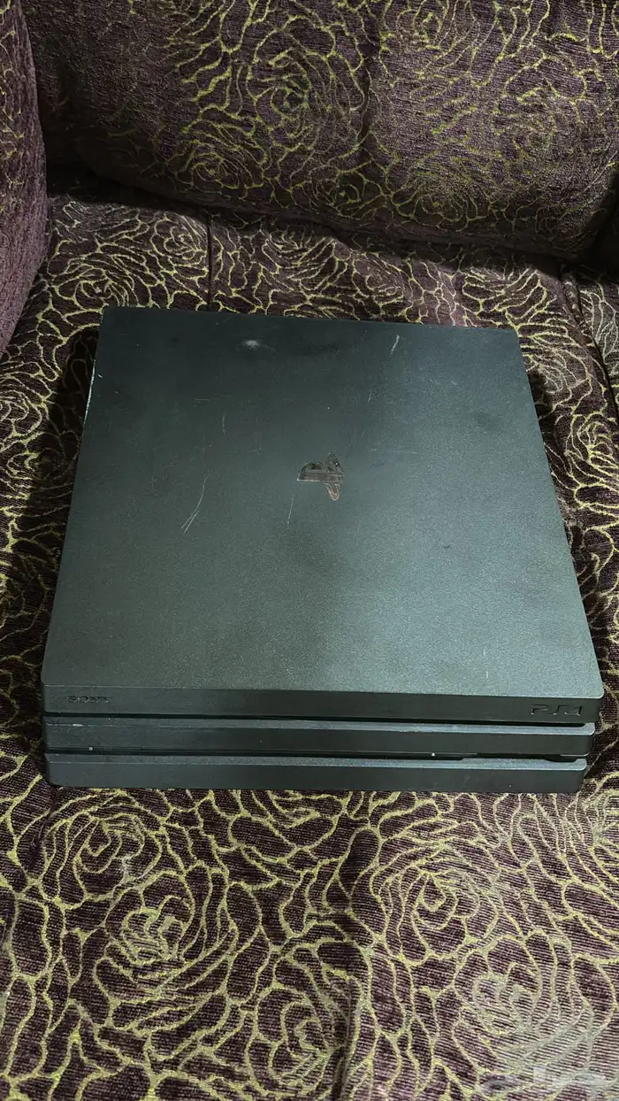 سوني فور البرو نضيفه استخدام ست شهور فيها منفذ خربان واحد. 0