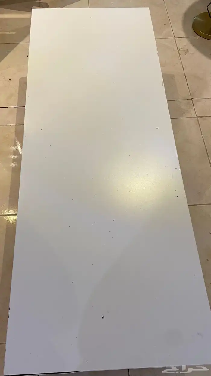 طاولة ايكيا طولها متر و50 والعرض 50 نظيفة وسليمة 0