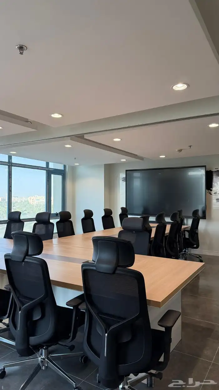 مكاتب مؤثثة للايجار ومواقف ومستودعات بالرياض 8