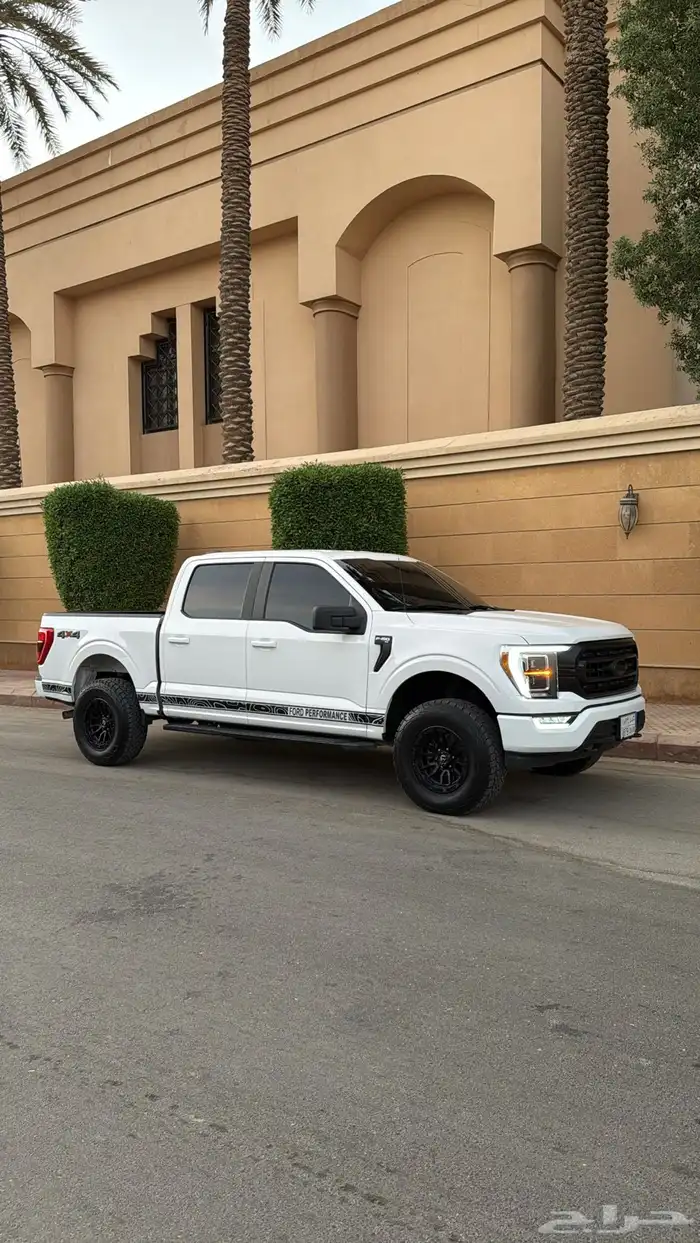فورد F150 ابيض 8 سلندر 12