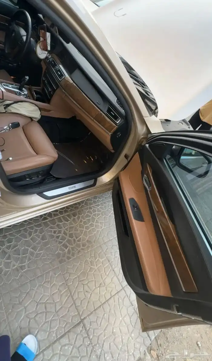 BMW 740 2011 11