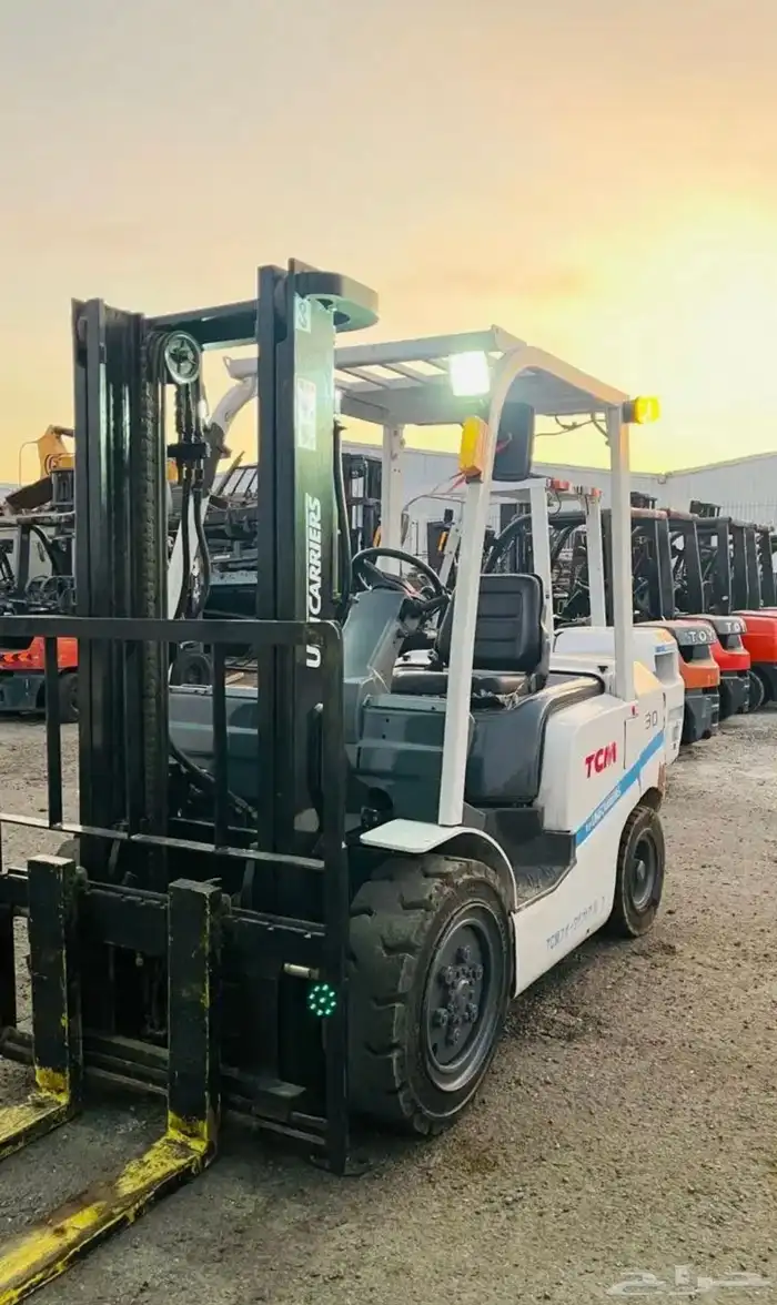 رافعه شوكيه فوركلفت سيزرلفت مان لفت للايجار Forklift 2