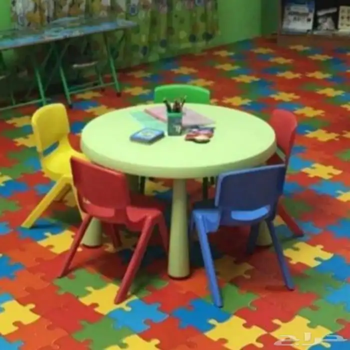 طاولات وكراسي ملونة فردية للاطفال للحضانات والروضة والدراسة 0