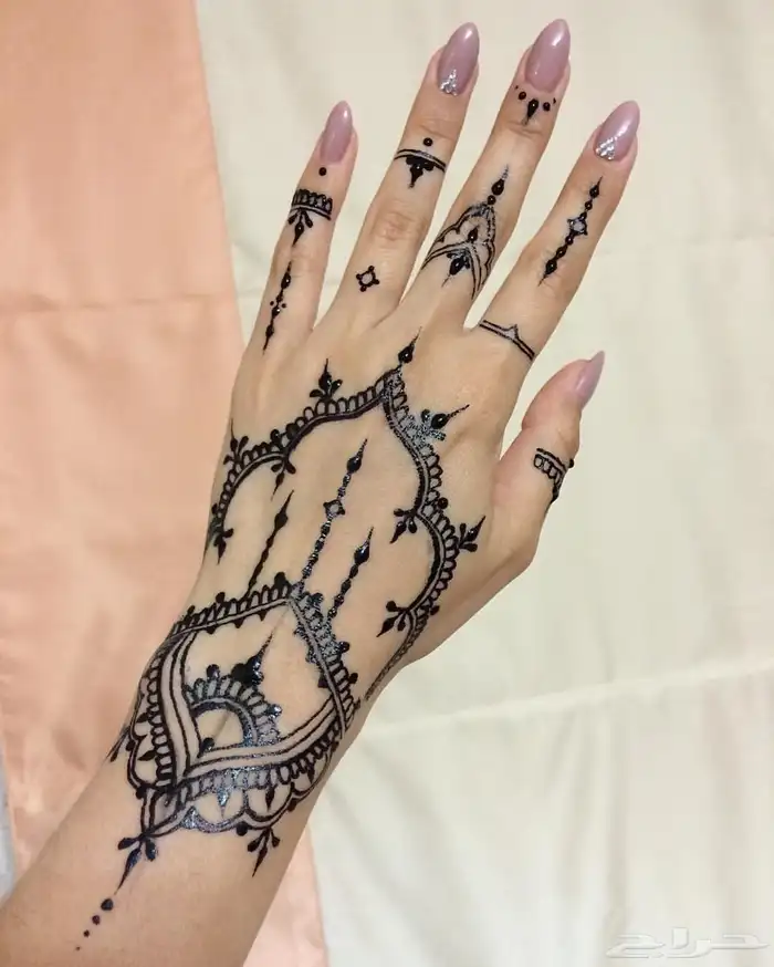 نقش حنة وتاتو اسود بصبغة 15